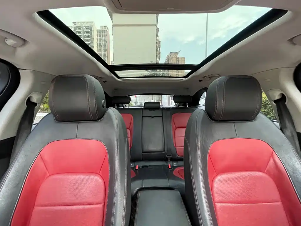 Jaguar F-PACE — миниатюра 18