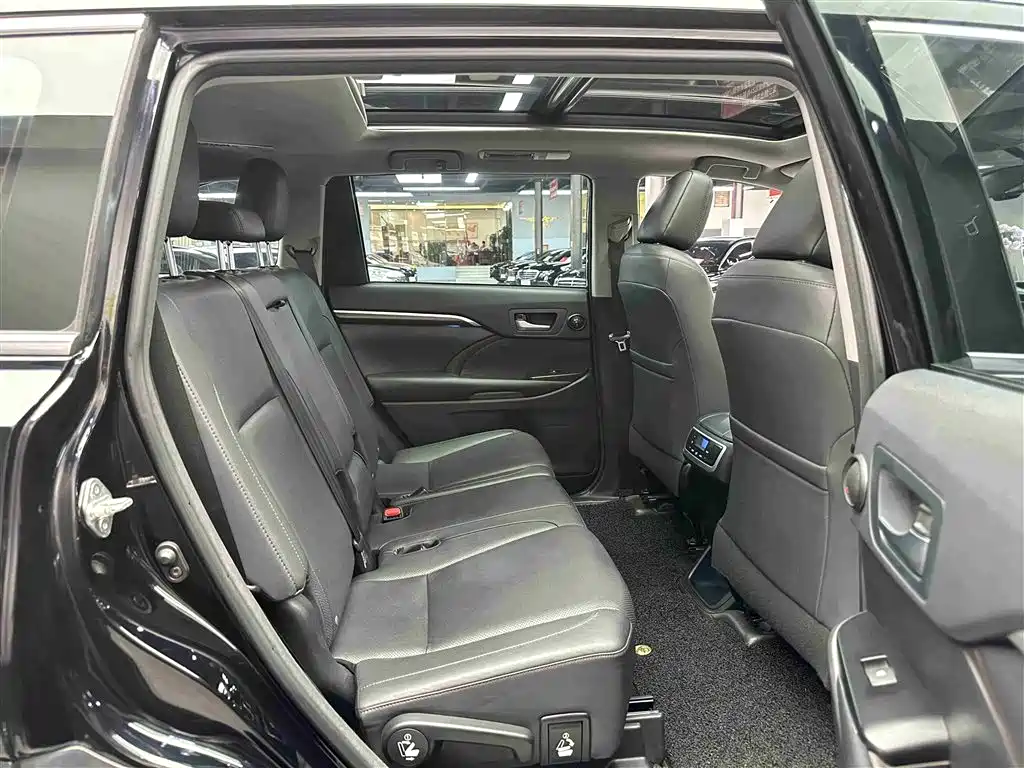 Toyota Highlander 2017 2.0T Luxury 7 мест