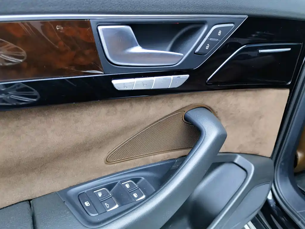 Audi A8 2011 A8L 3.0 TFSI quattro Luxury (245kW