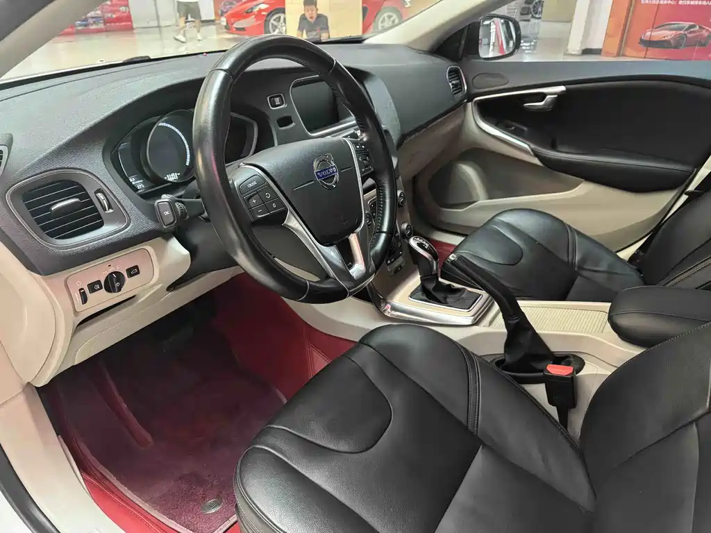 Volvo V40 — миниатюра 6