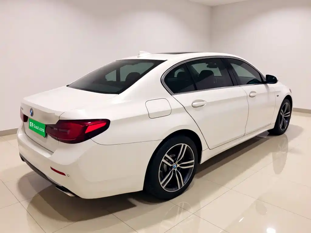 BMW 5 Series — миниатюра 6