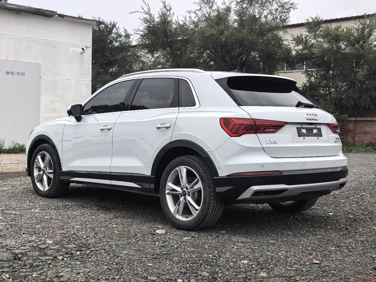 Audi Q3 1.4 л 2022 г. Белый, пробег 7000 км