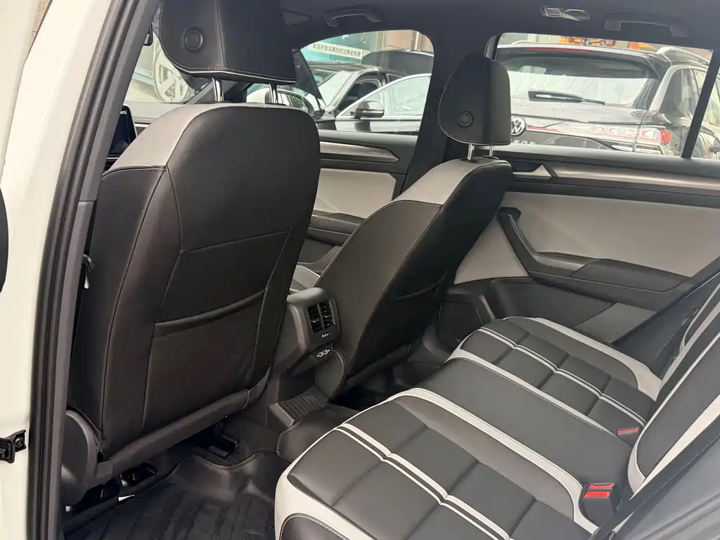 Volkswagen T-Roc — миниатюра 10