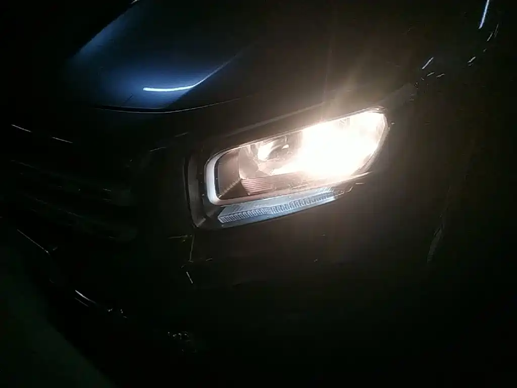 Mercedes-Benz GLB — миниатюра 24