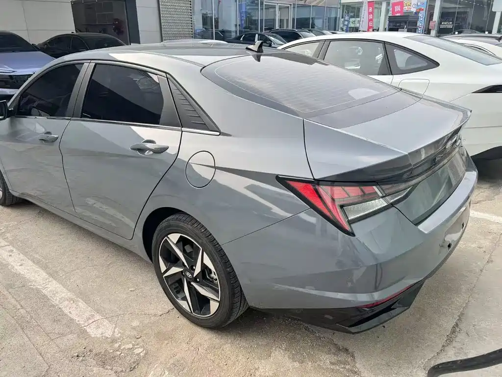 Hyundai Elantra — миниатюра 6