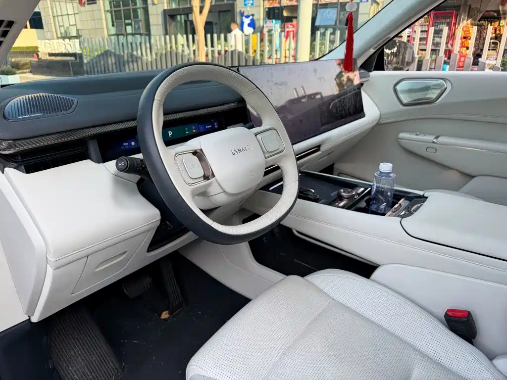 Lynk & Co 900 — миниатюра 7