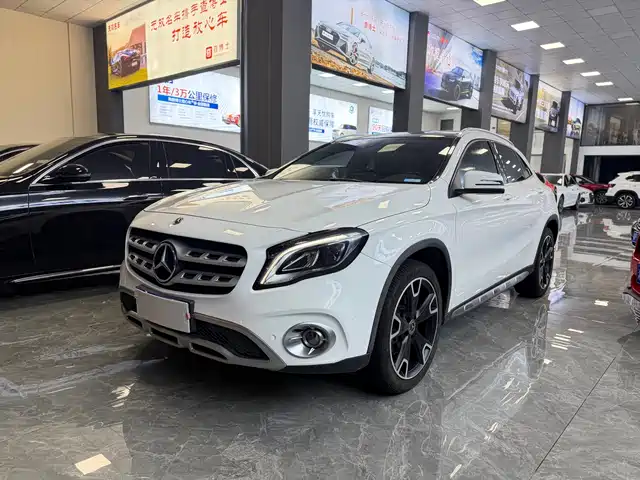 MERCEDES-BENZ GLA