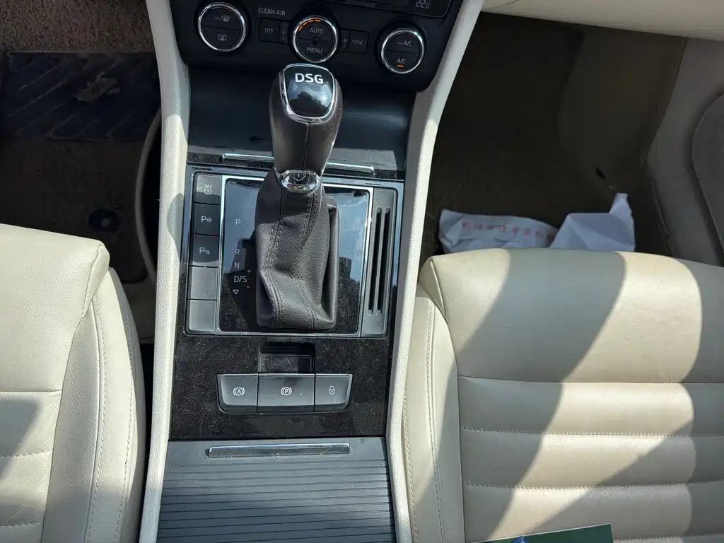 Skoda Superb 2016 TSI330 DSG