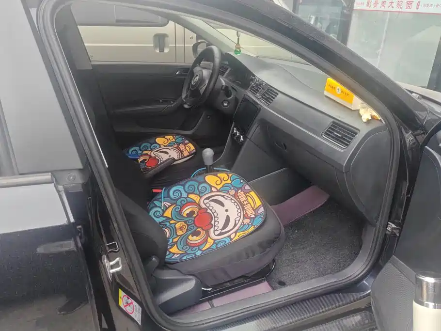 Volkswagen Santana — миниатюра 8