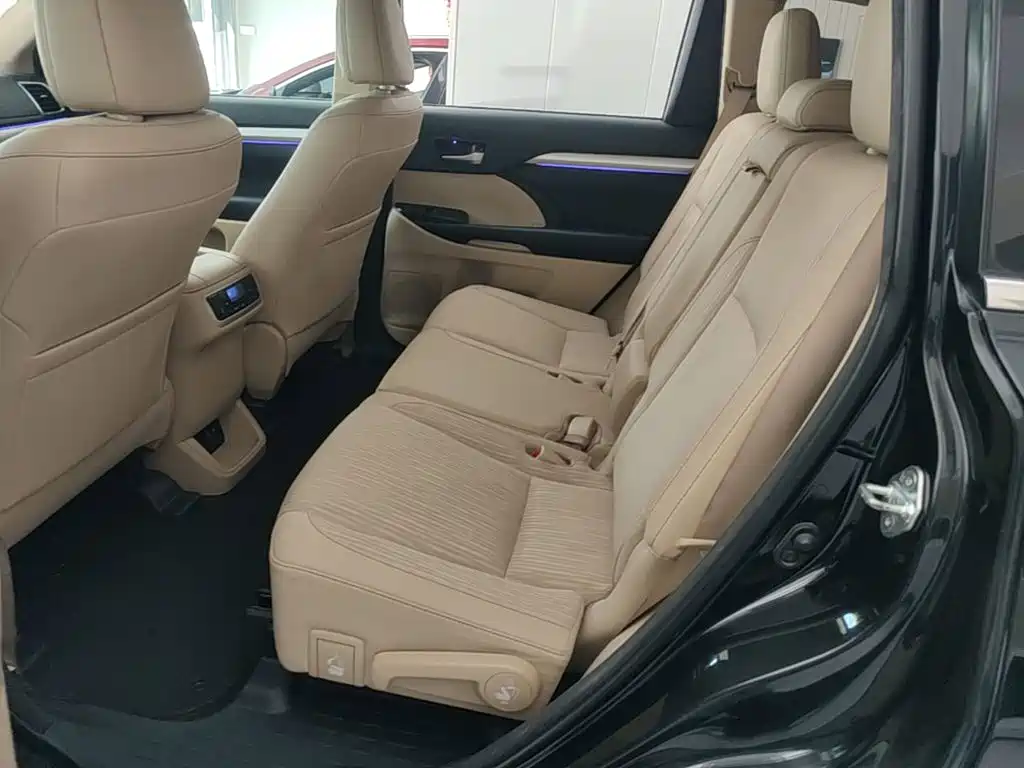 Toyota Highlander — миниатюра 17