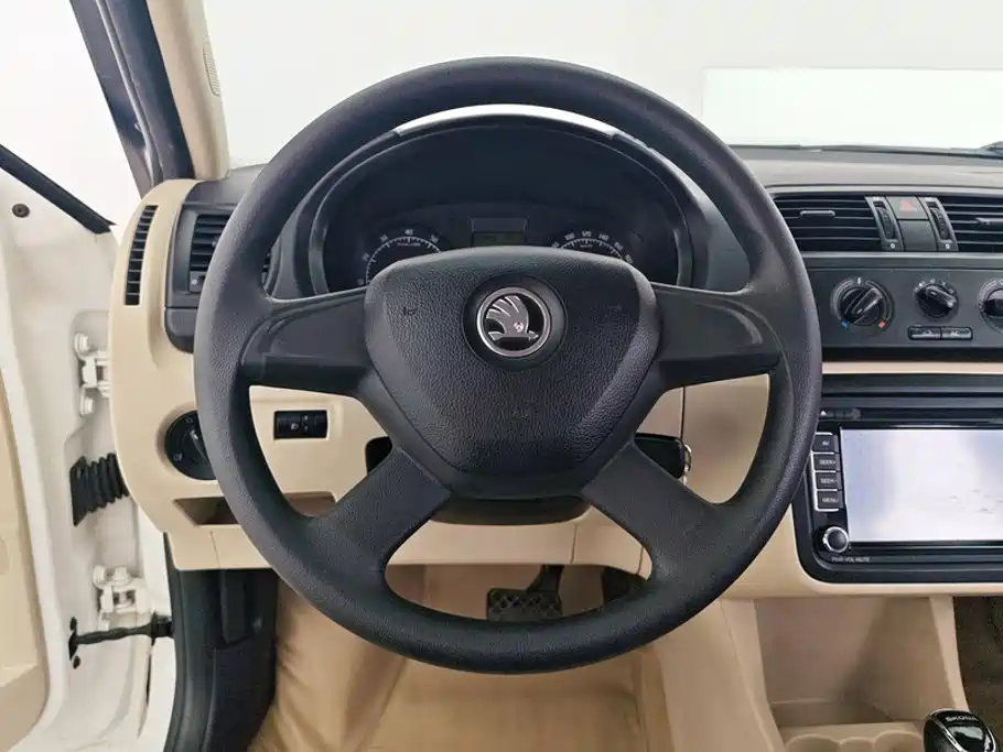 Skoda Fabia — миниатюра 15