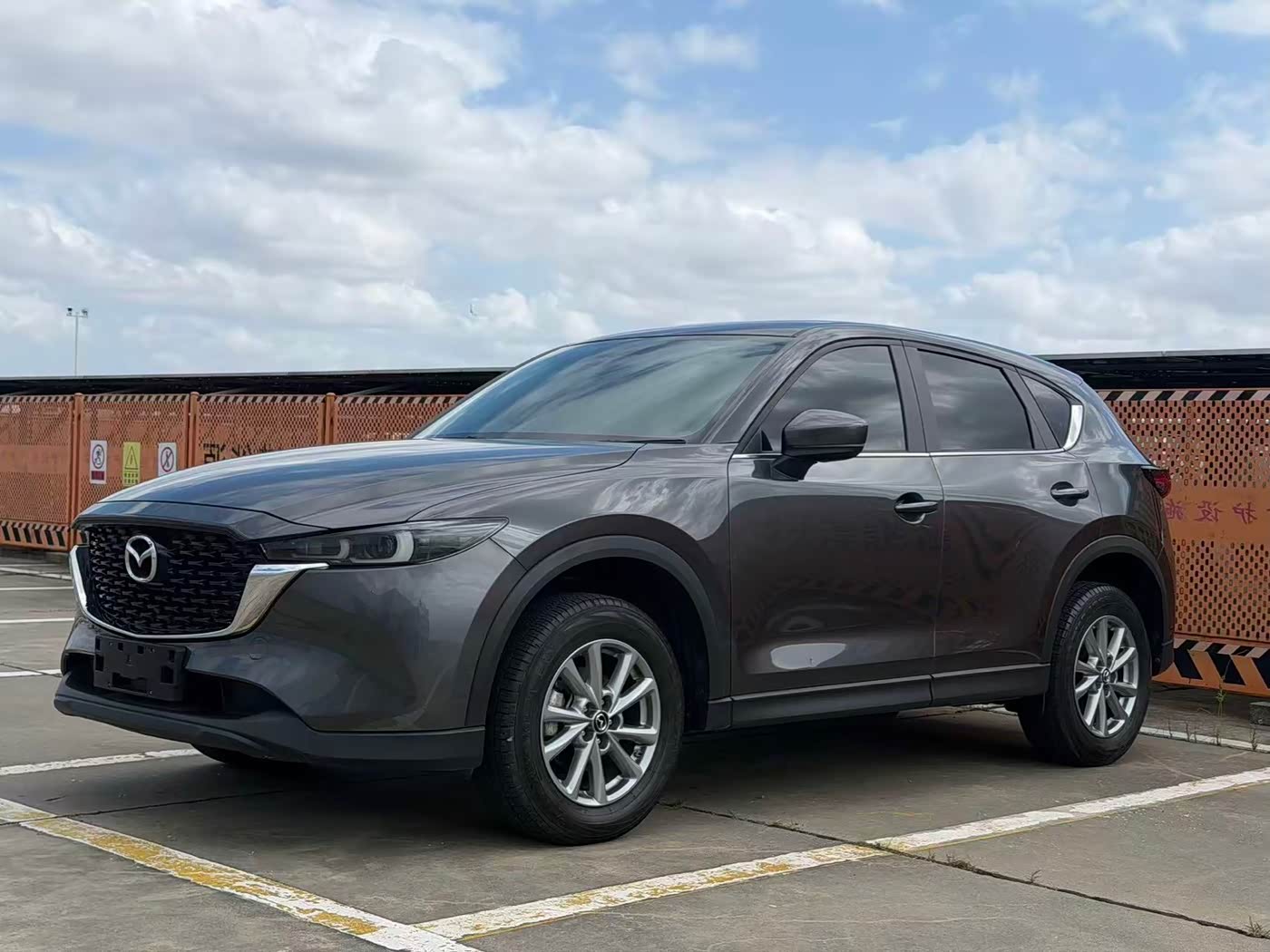 Mazda CX-5 2.0 л 2024 г. Серебристо-серый, пробег 47000 км