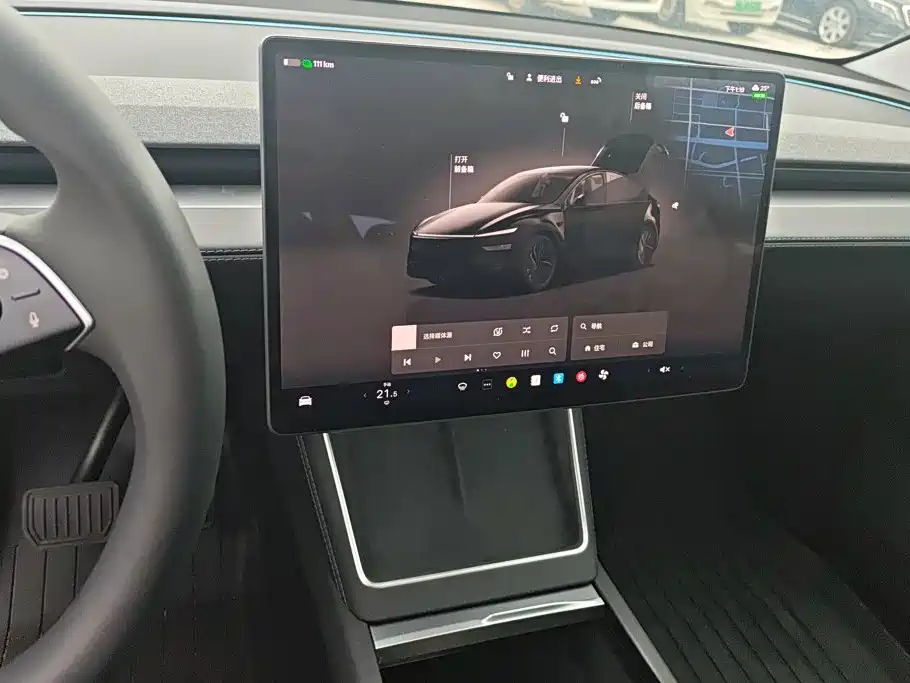 Tesla Model Y — миниатюра 13