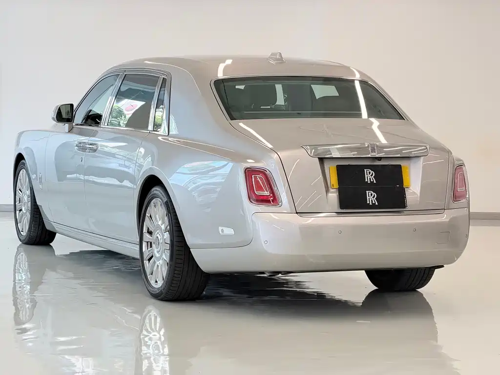 Rolls-Royce Phantom — миниатюра 28