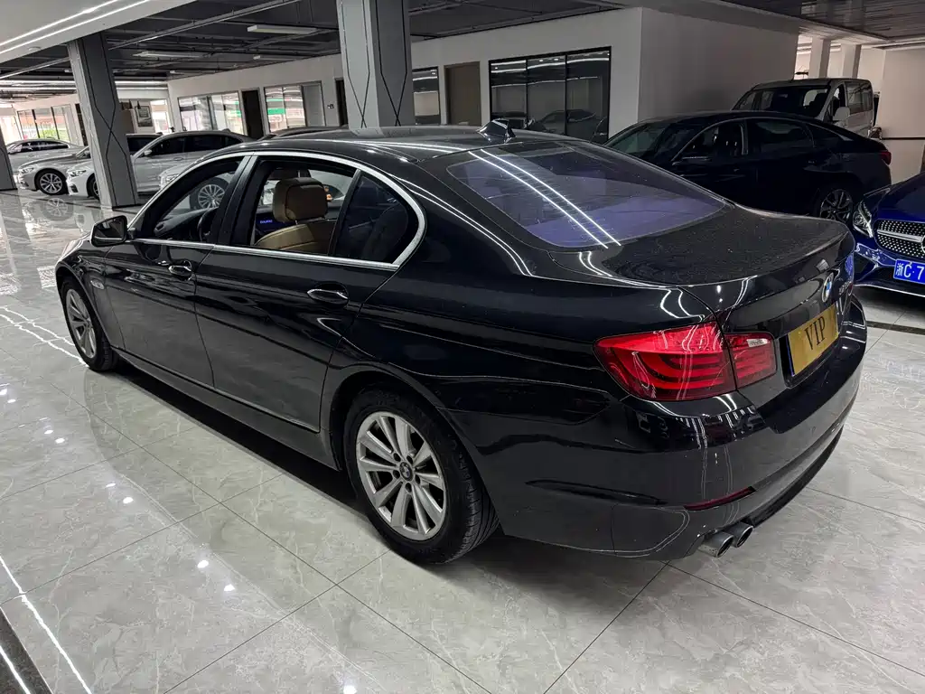 BMW 5 Series — миниатюра 6