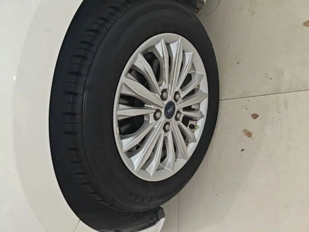 Ford Focus — миниатюра 23