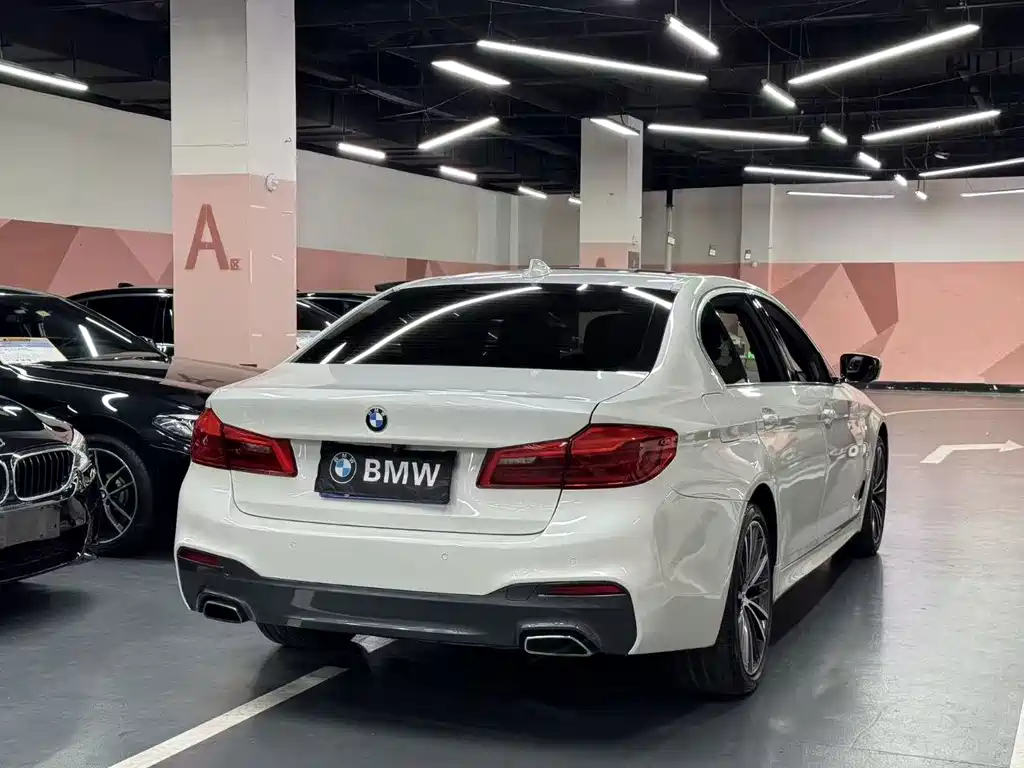 BMW 5 Series — миниатюра 9