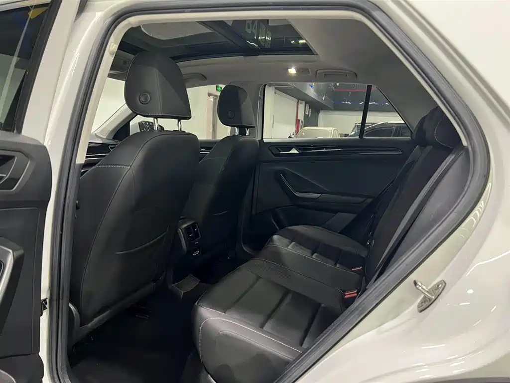 VOLKSWAGEN T ROC EXPLORING SONGS