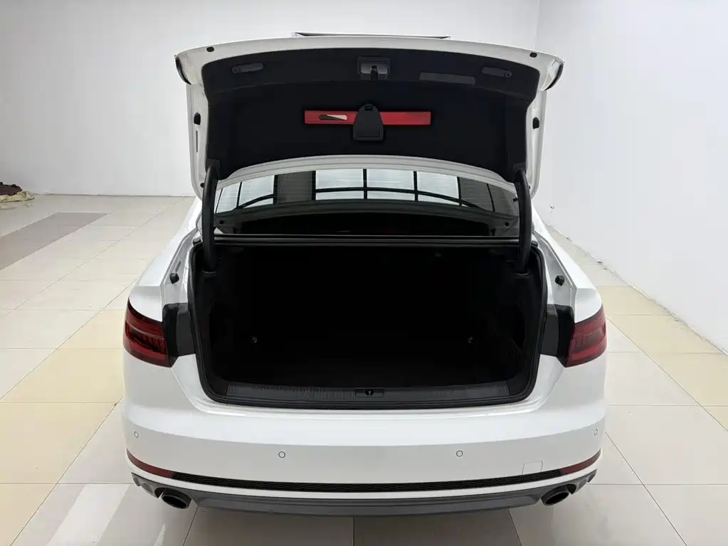 Audi A4L — миниатюра 12