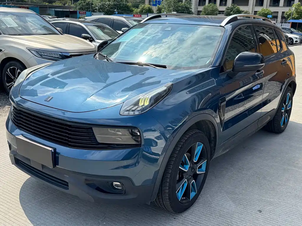 Купить Lynk & Co 01