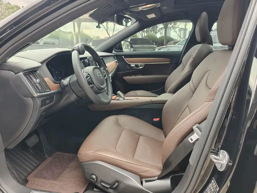 Volvo S90 — миниатюра 8