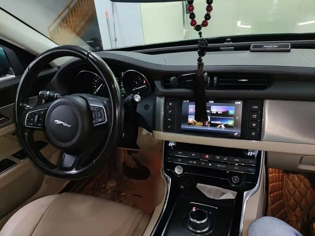 Jaguar XFL — миниатюра 10