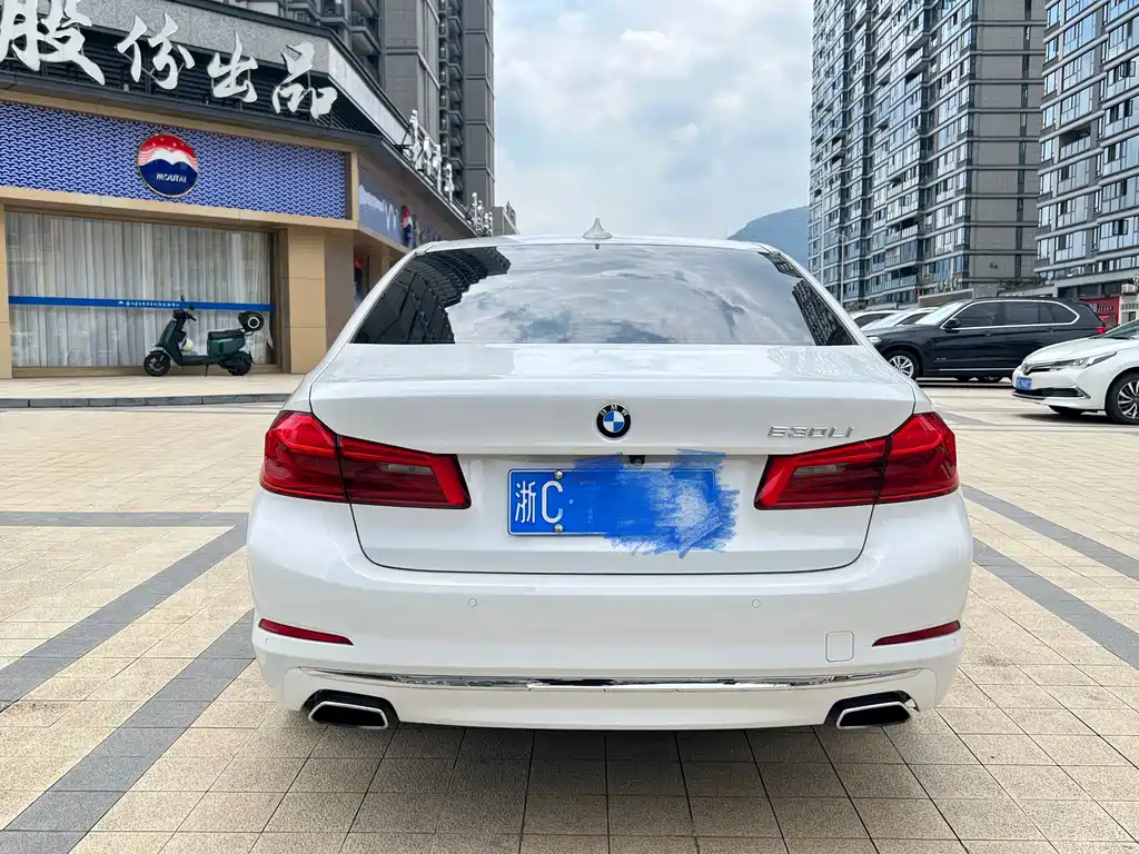 BMW 5 Series — миниатюра 17