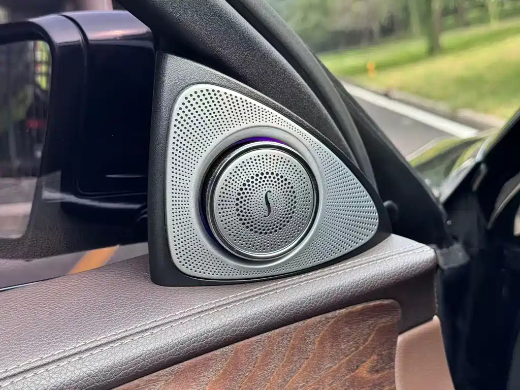 Mercedes-Benz E-Class — миниатюра 10