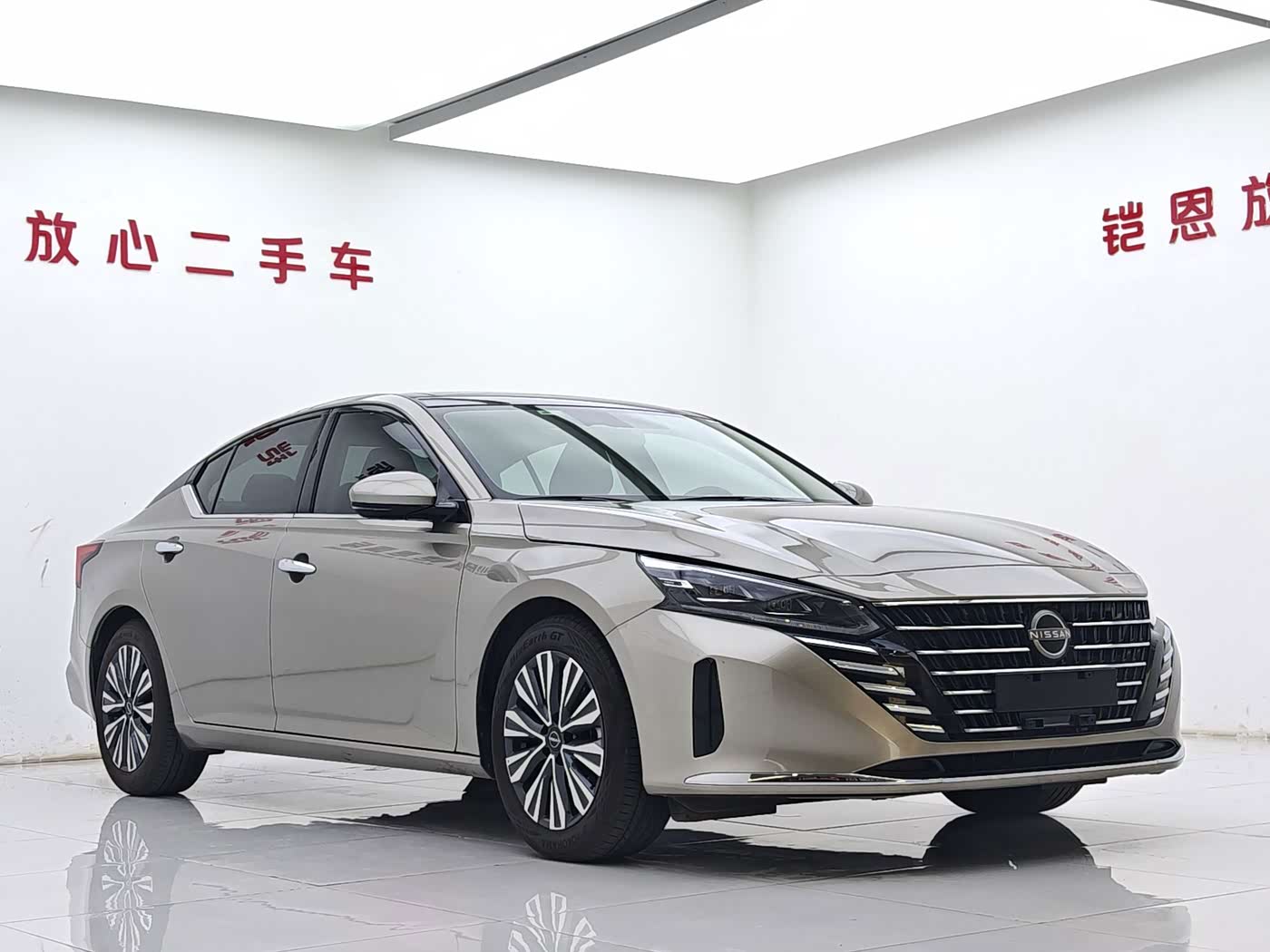 Nissan Teana 2.0 л 2023 г. шампань/коричневый, пробег 12000 км
