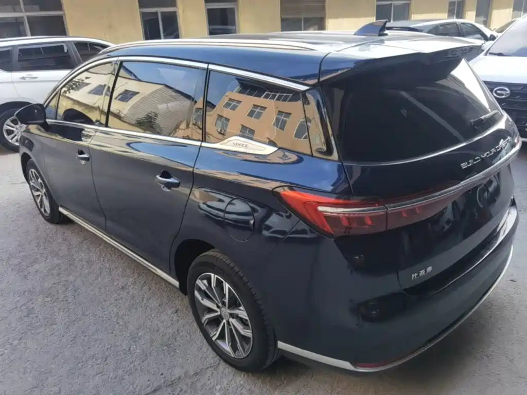 BYD MAX — миниатюра 5