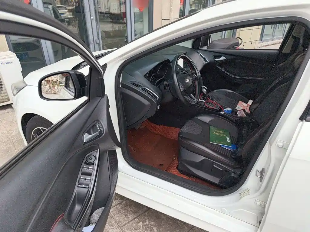 Ford Focus — миниатюра 12