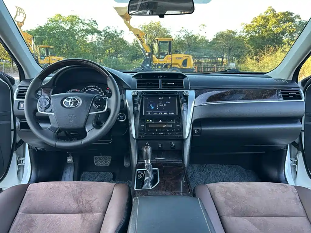 Toyota Camry — миниатюра 12