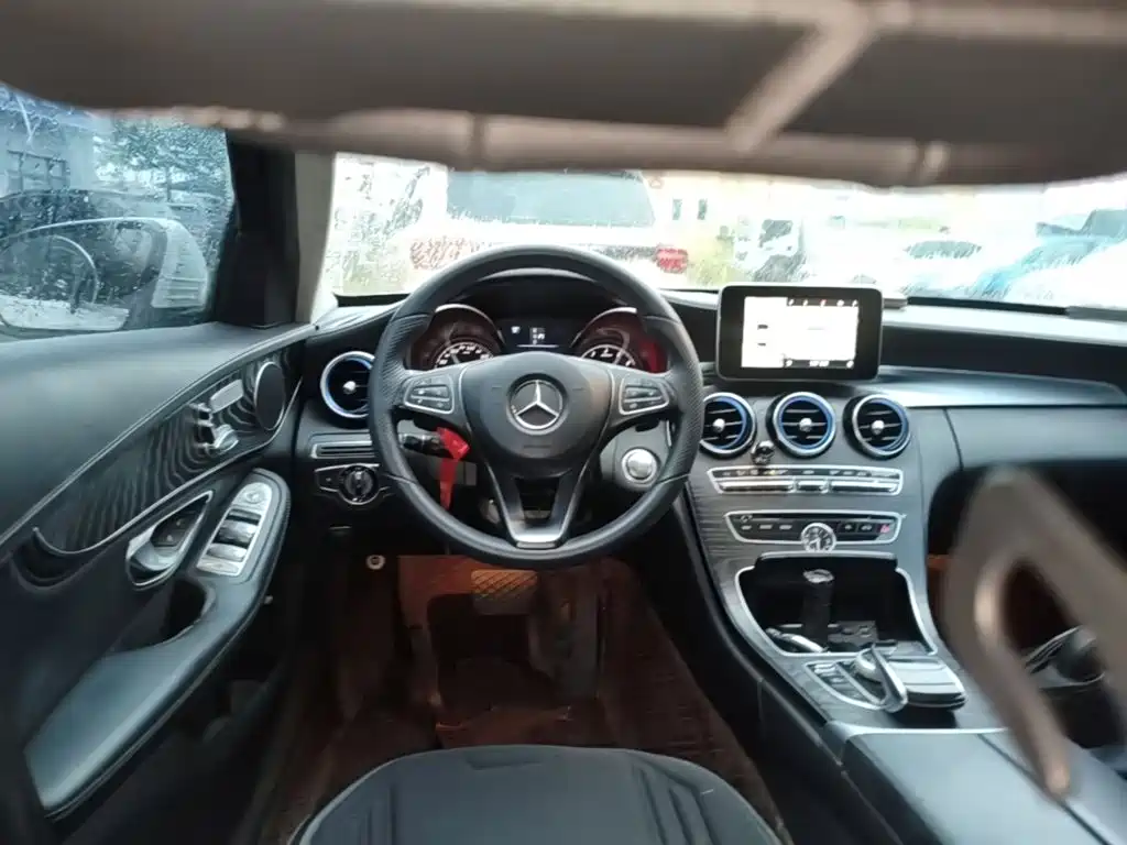 Mercedes-Benz C-Class — миниатюра 11
