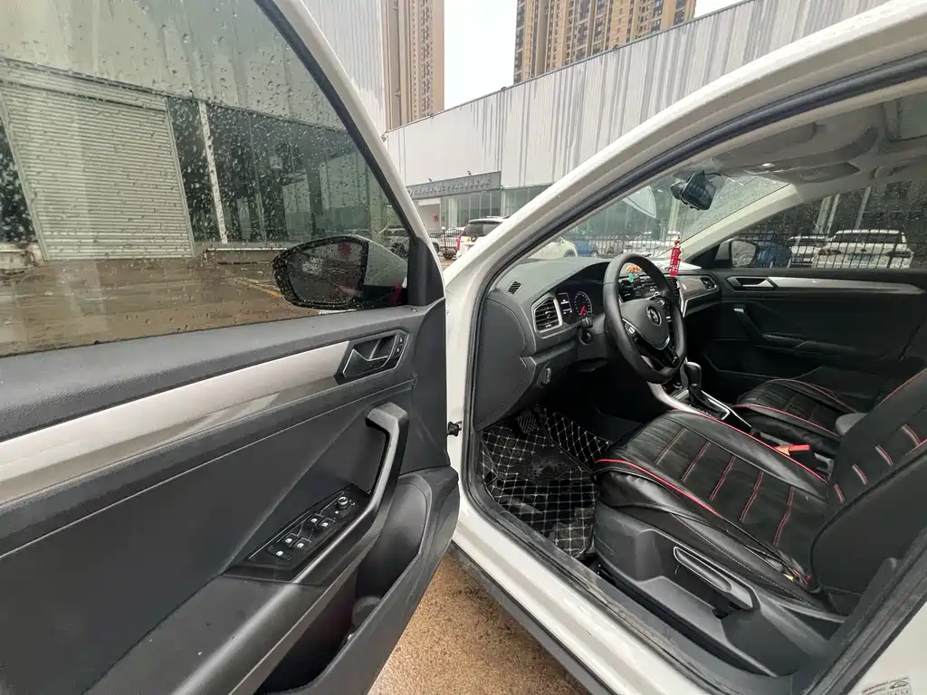 Volkswagen T-Roc — миниатюра 9