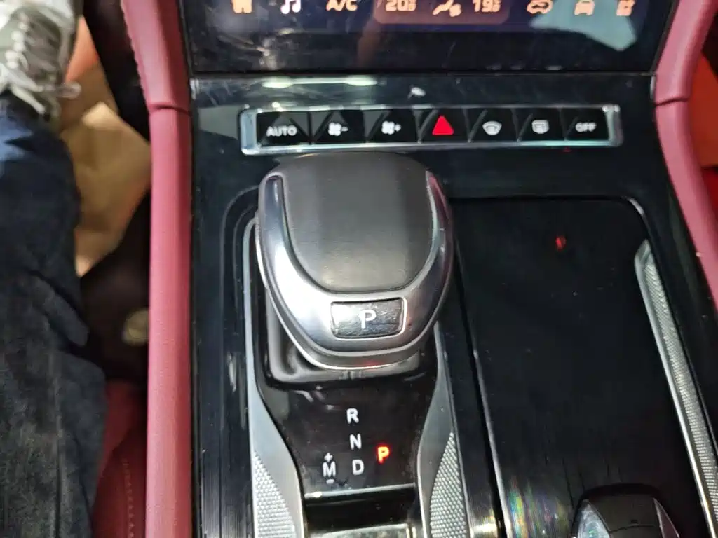 Hongqi Hongqi H5 — миниатюра 14