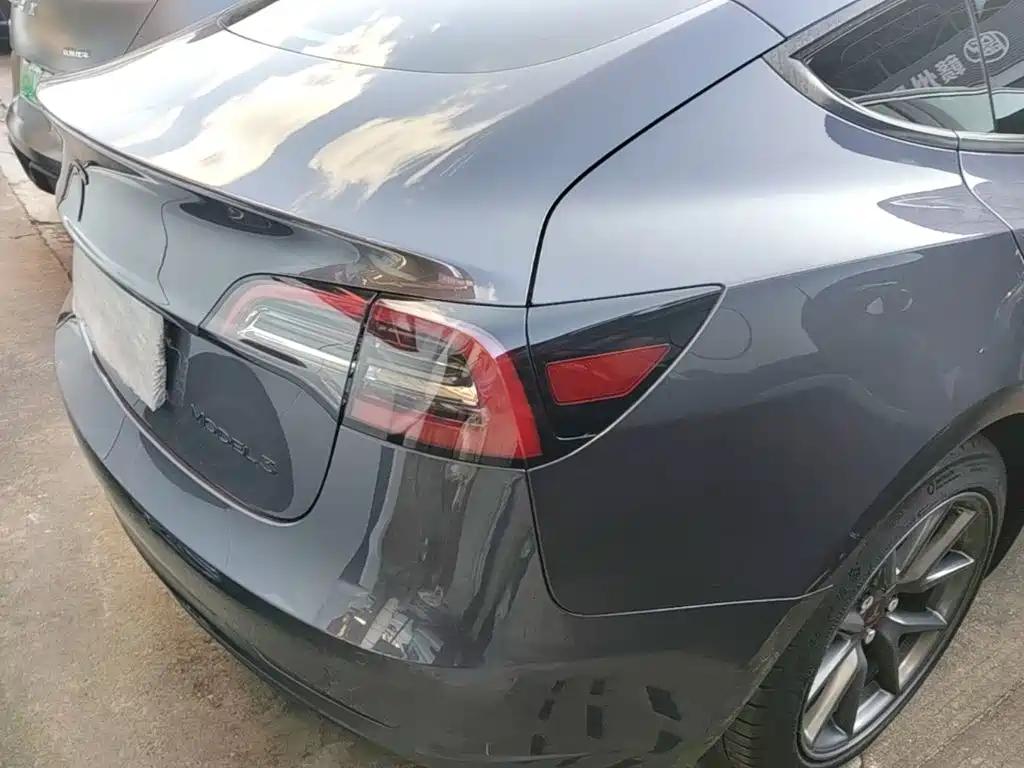 Tesla Model 3 — миниатюра 8