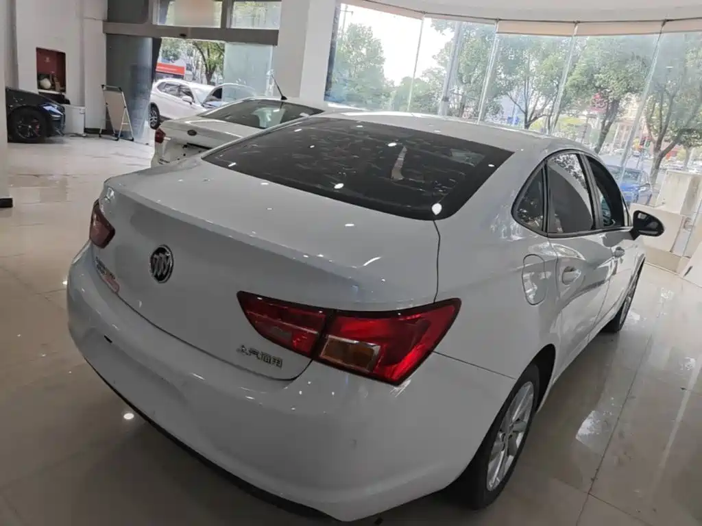Buick Verano — миниатюра 7
