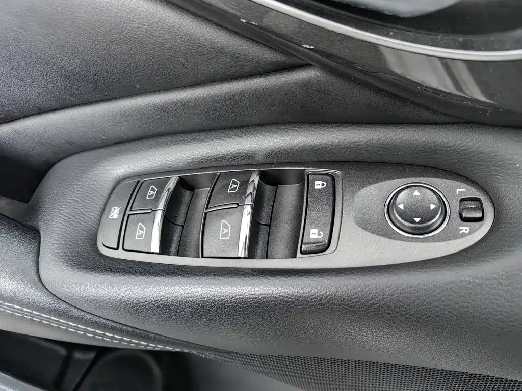 Infiniti Q50L — миниатюра 9