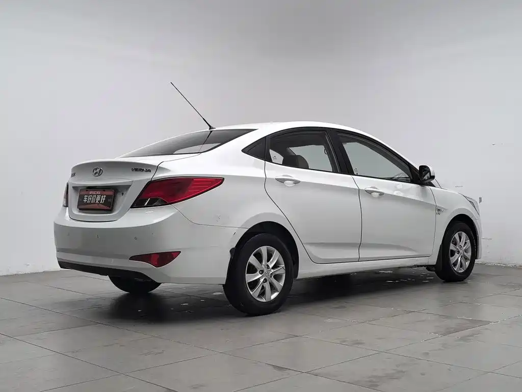 Hyundai Verna — миниатюра 2