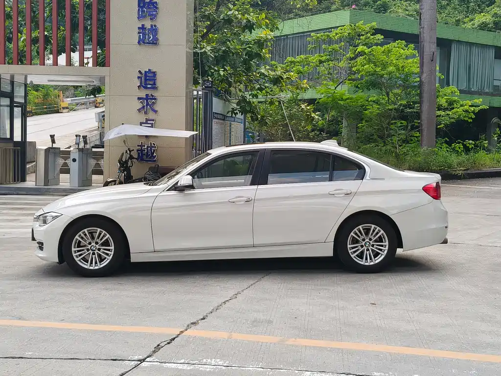 BMW 3 Series — миниатюра 3