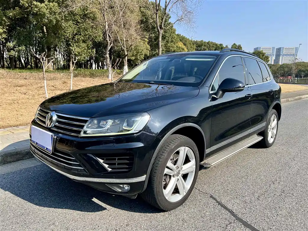VOLKSWAGEN TOUAREG