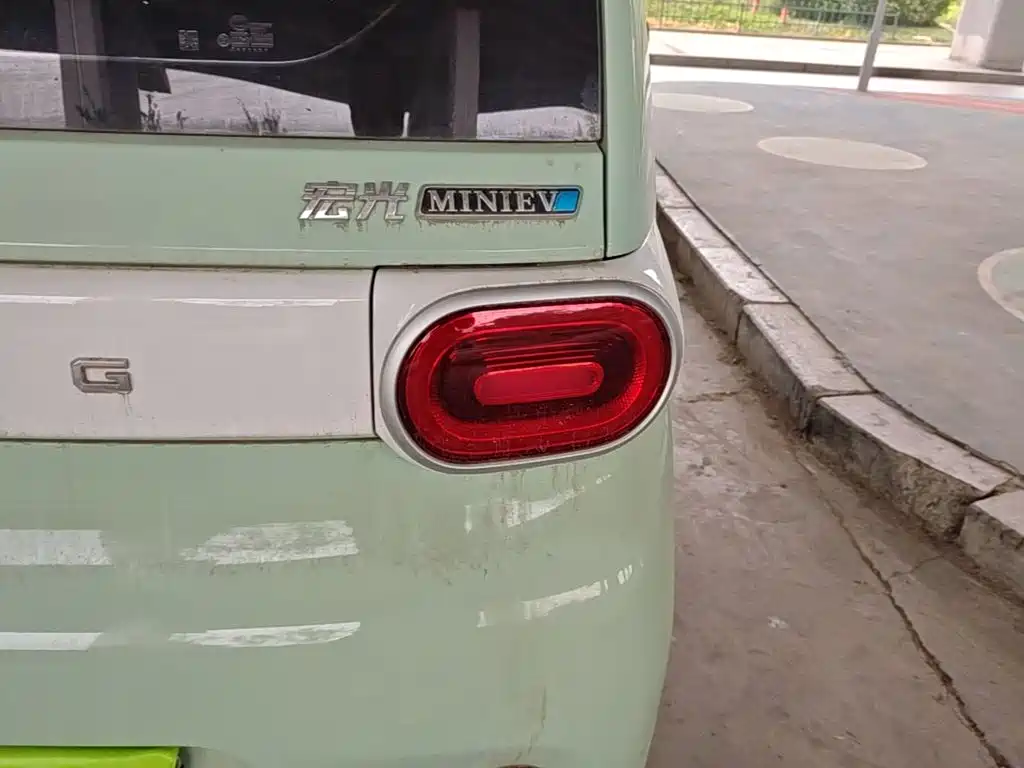 Wuling MINIEV — миниатюра 8