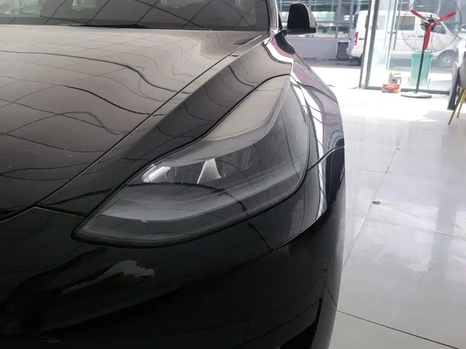 Tesla Model 3 — миниатюра 5