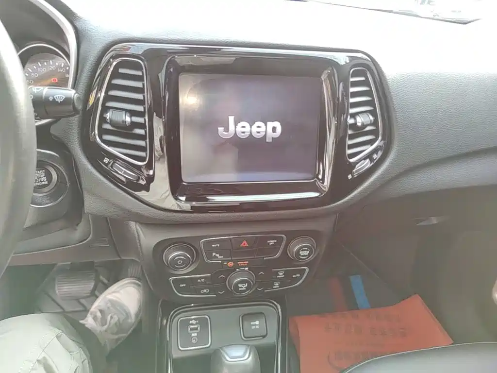Jeep Compass — миниатюра 13
