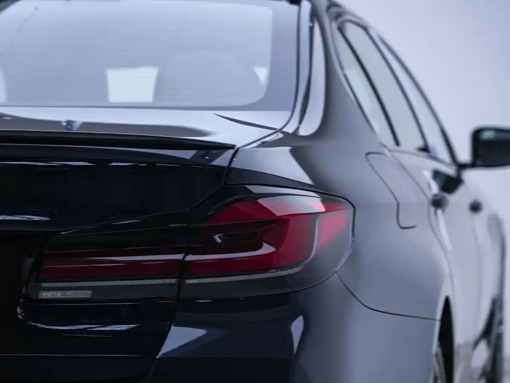 BMW 5 Series — миниатюра 21