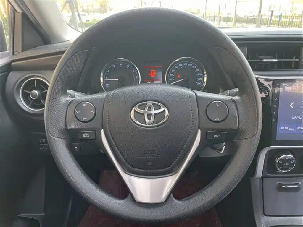 TOYOTA COROLLA