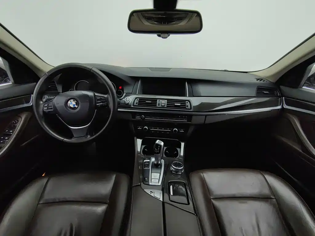 BMW 5 Series — миниатюра 5