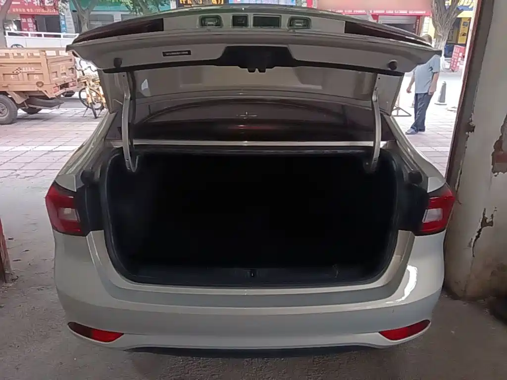 Roewe i5 — миниатюра 19