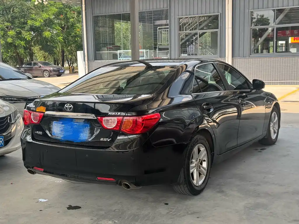 Toyota Reiz — миниатюра 10