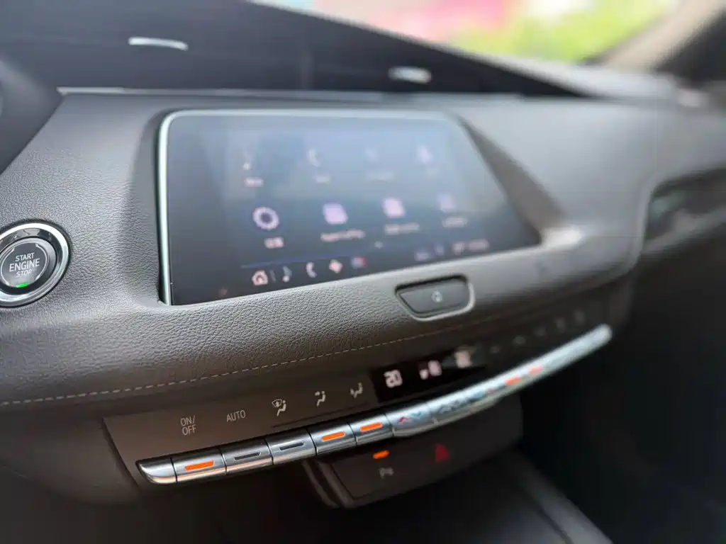 Cadillac XT4 — миниатюра 12